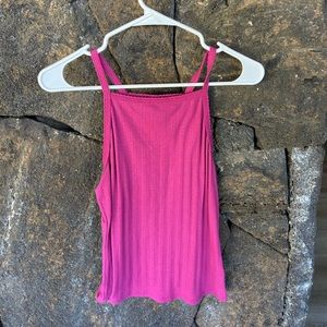 Super cute tank top!! ⭐️💐